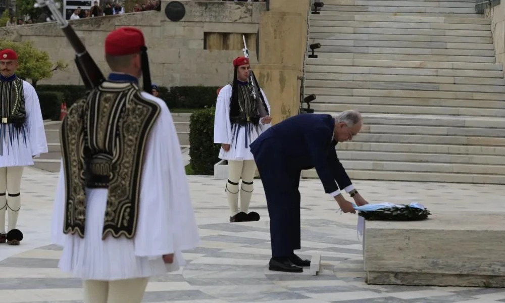 Κατάθεση στεφάνου στον Άγνωστο Στρατιώτη από τον Πρόεδρο της Δημοκρατίας